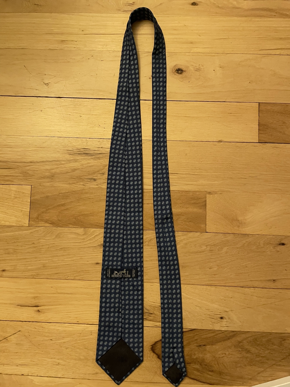 Hermes Navy Blue Polka Dot Men’s Tie - Picture 4 of 4